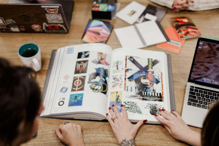 How Graphic Design and Marketing Work Together to Drive Success